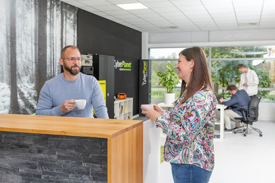 Aan het werk op kantoor bij CyberPlanet